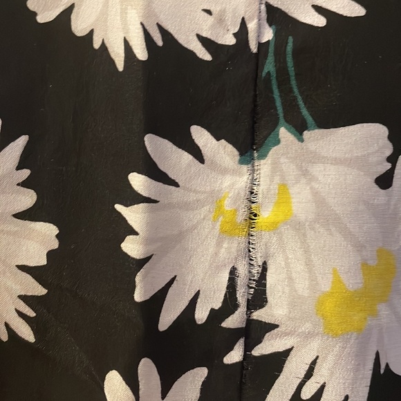 Equipment 100% Silk Daisy Top - Picture 5 of 5